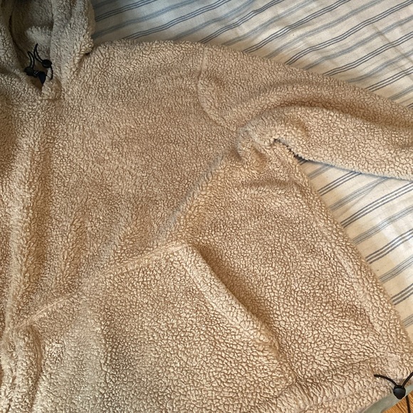 Fur coat with adjustable hoodie/waist - Picture 2 of 3